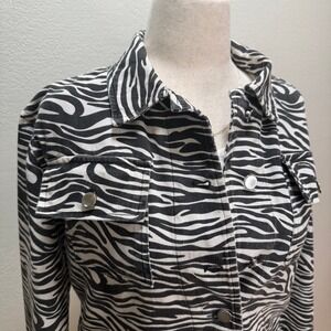 John + Jenn Y2K‎ Animal Zebra Print Denim Trucker Cropped Jacket Women Medium